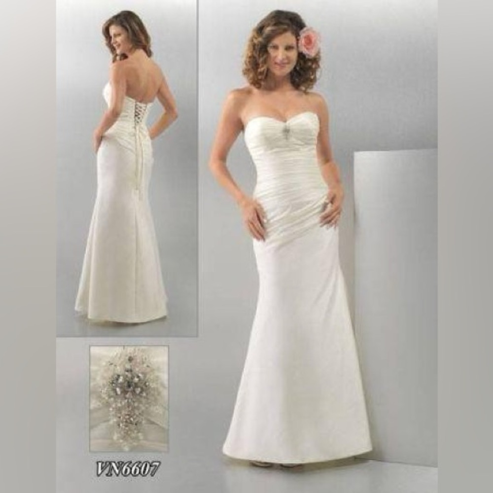 VENUS Elegant Cream Strapless ivory corset Wedding Dress